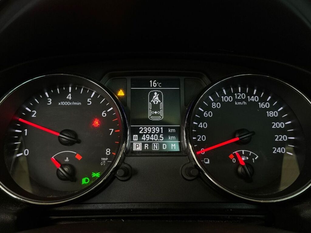 Nissan Qashqai+2 2012 Punainen