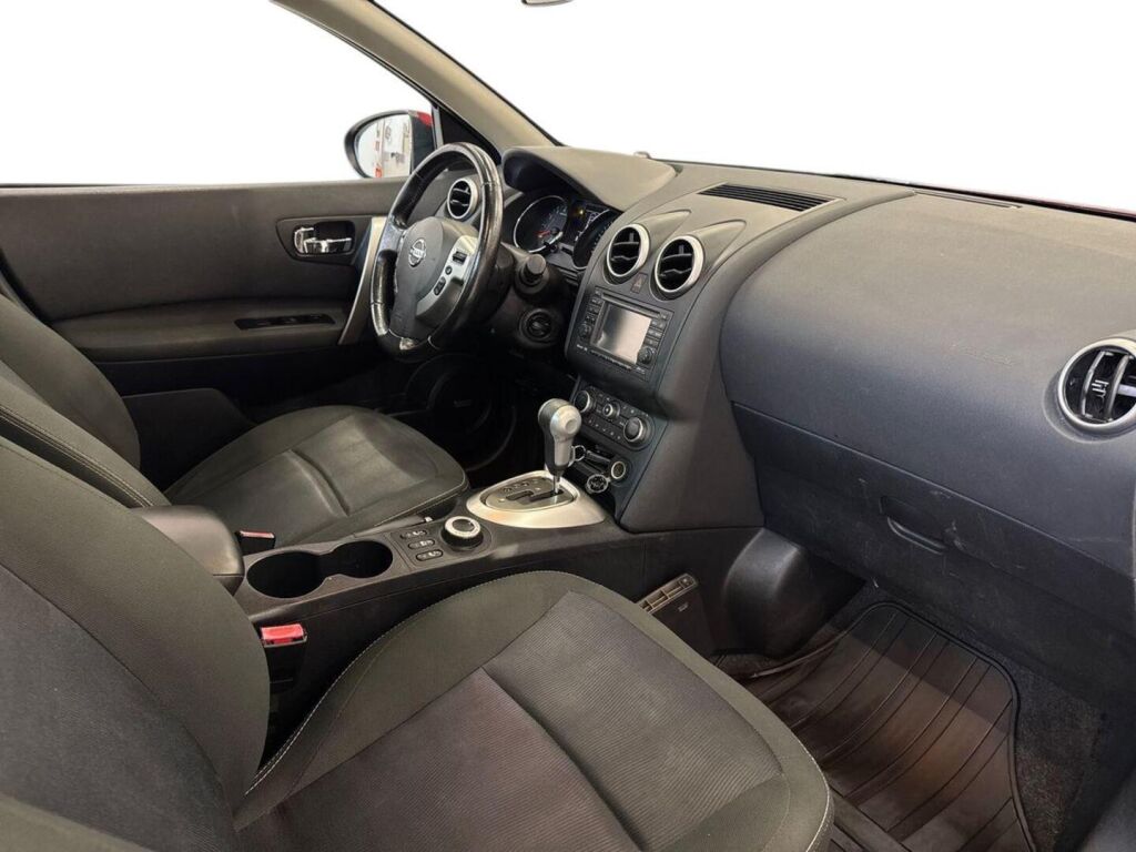 Nissan Qashqai+2 2012 Punainen