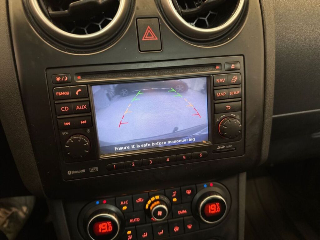 Nissan Qashqai+2 2012 Punainen