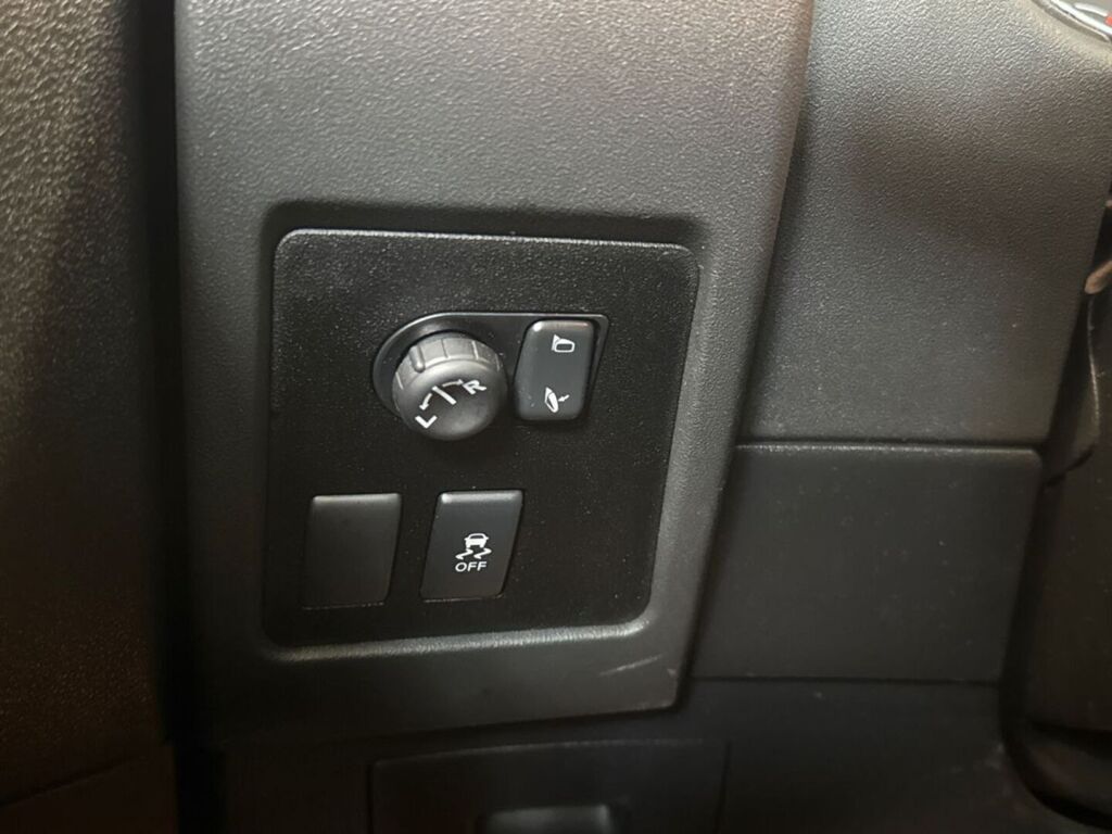 Nissan Qashqai+2 2012 Punainen