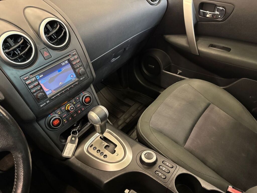 Nissan Qashqai+2 2012 Punainen