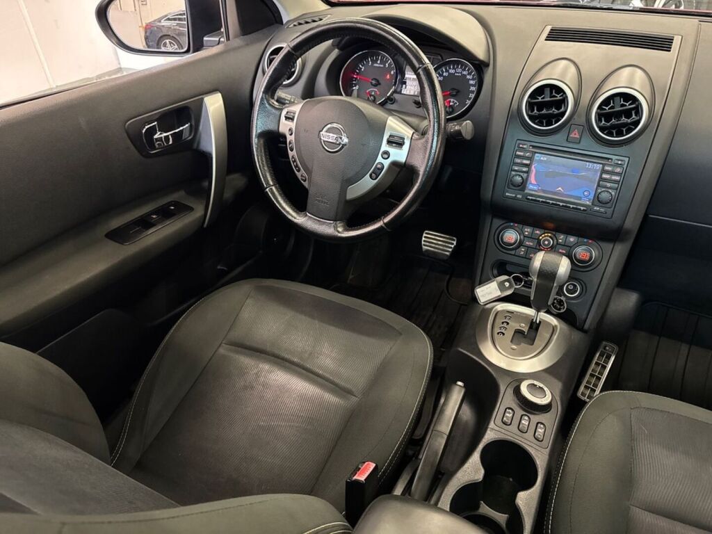 Nissan Qashqai+2 2012 Punainen