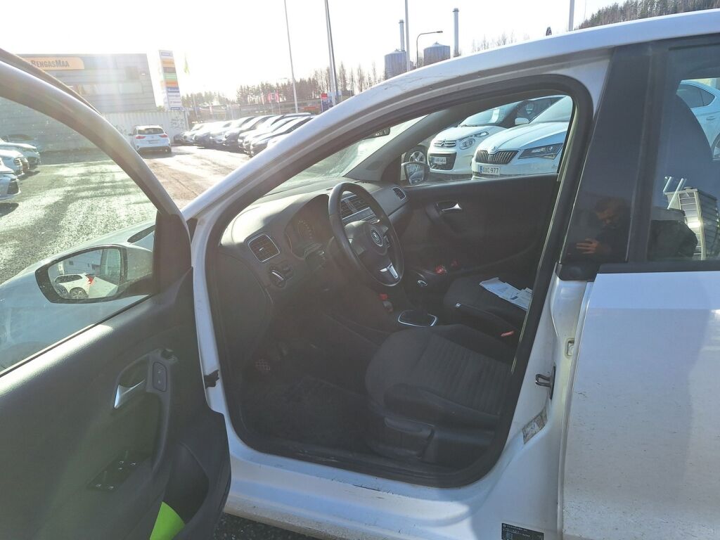 Volkswagen Polo 2012 Valkoinen
