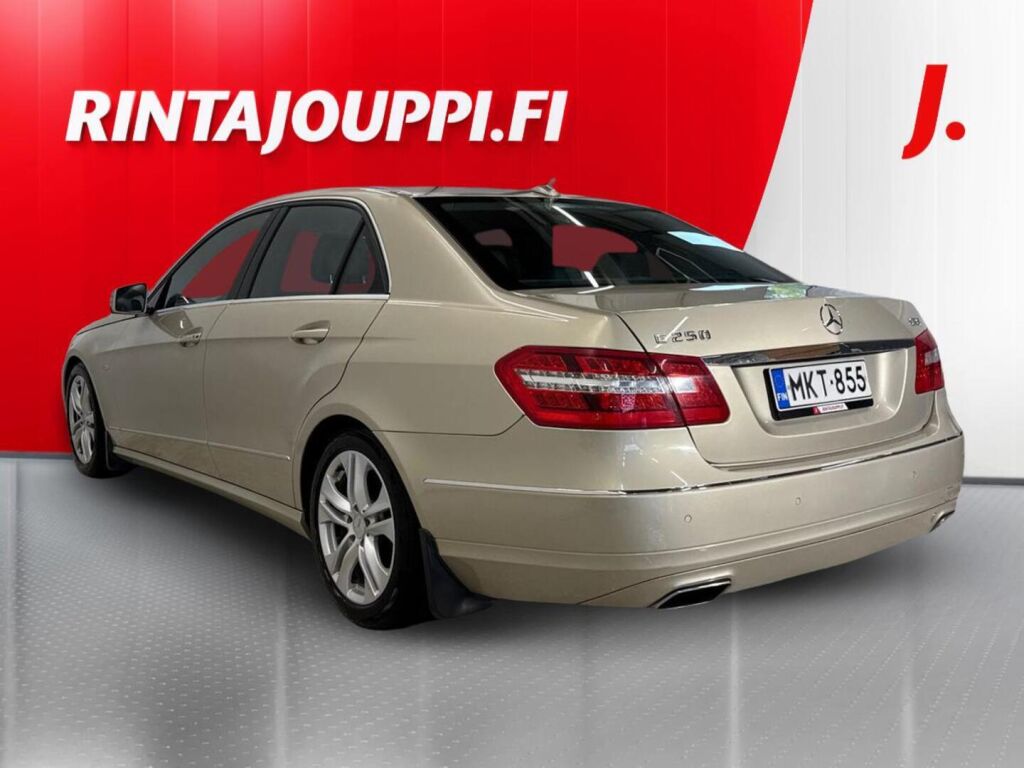 Mercedes-Benz E 2012 Ruskea (beige)