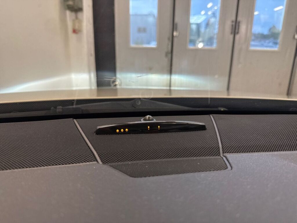 Mercedes-Benz E 2012 Ruskea (beige)