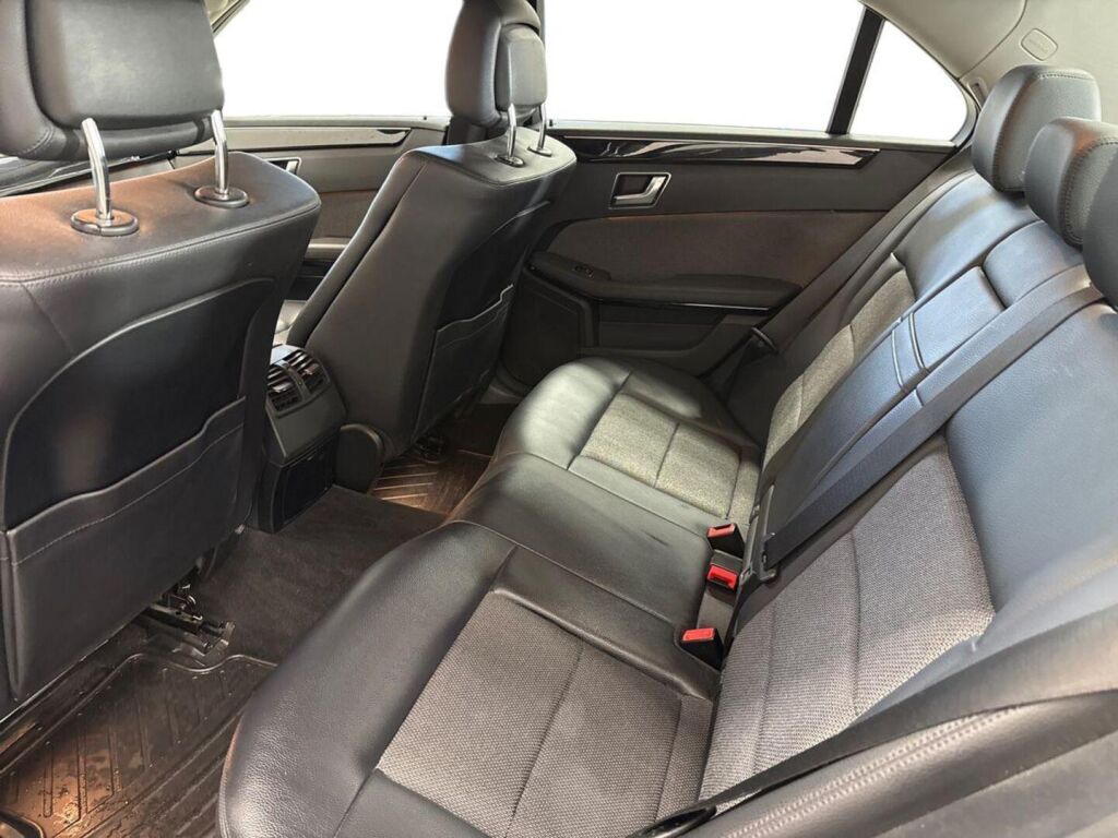 Mercedes-Benz E 2012 Ruskea (beige)