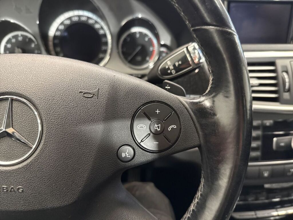 Mercedes-Benz E 2012 Ruskea (beige)