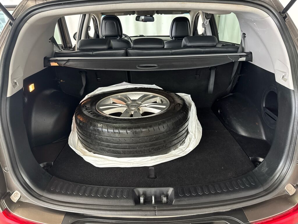 Kia Sportage 2012 Ruskea (beige)