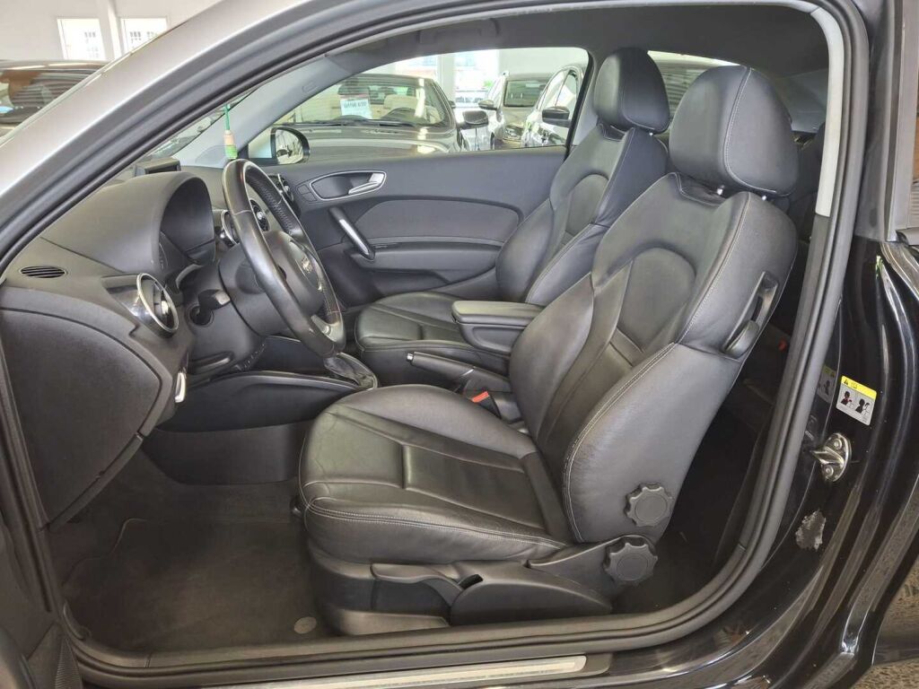 Audi A1 2010 Musta