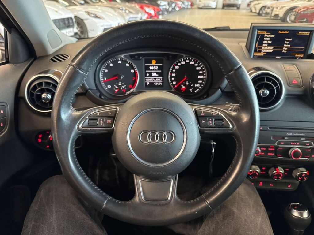 Audi A1 2010 Musta