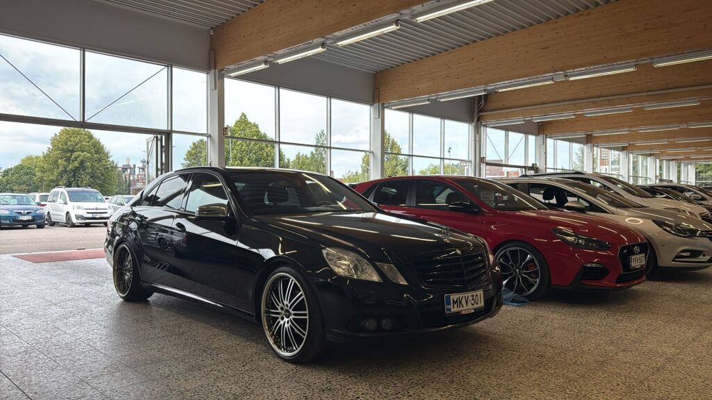 Mercedes-Benz E 2009 Musta