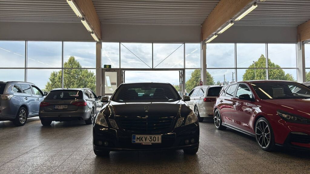 Mercedes-Benz E 2009 Musta