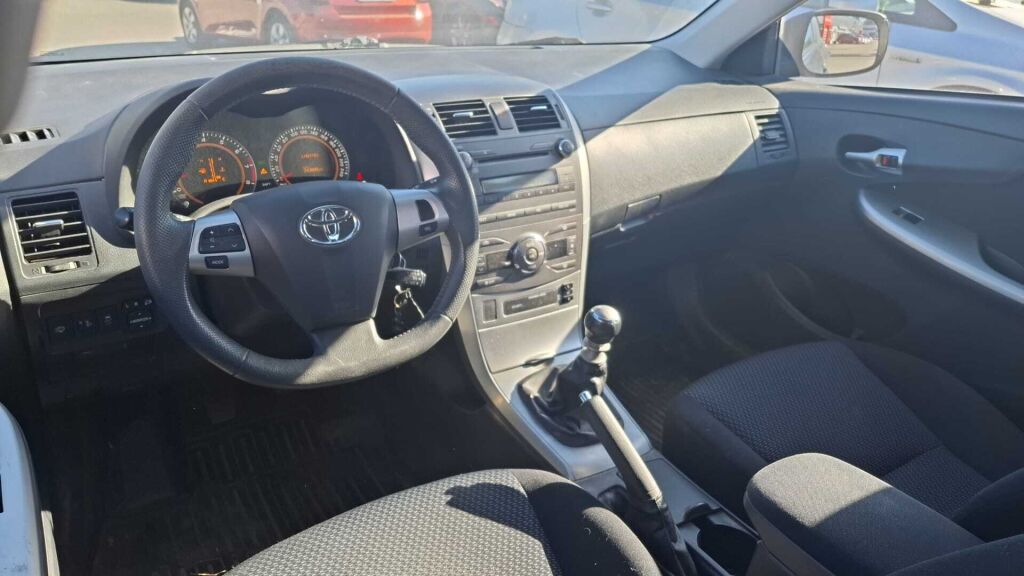 Toyota Corolla 2012 Harmaa