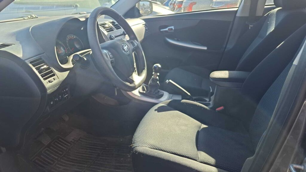 Toyota Corolla 2012 Harmaa