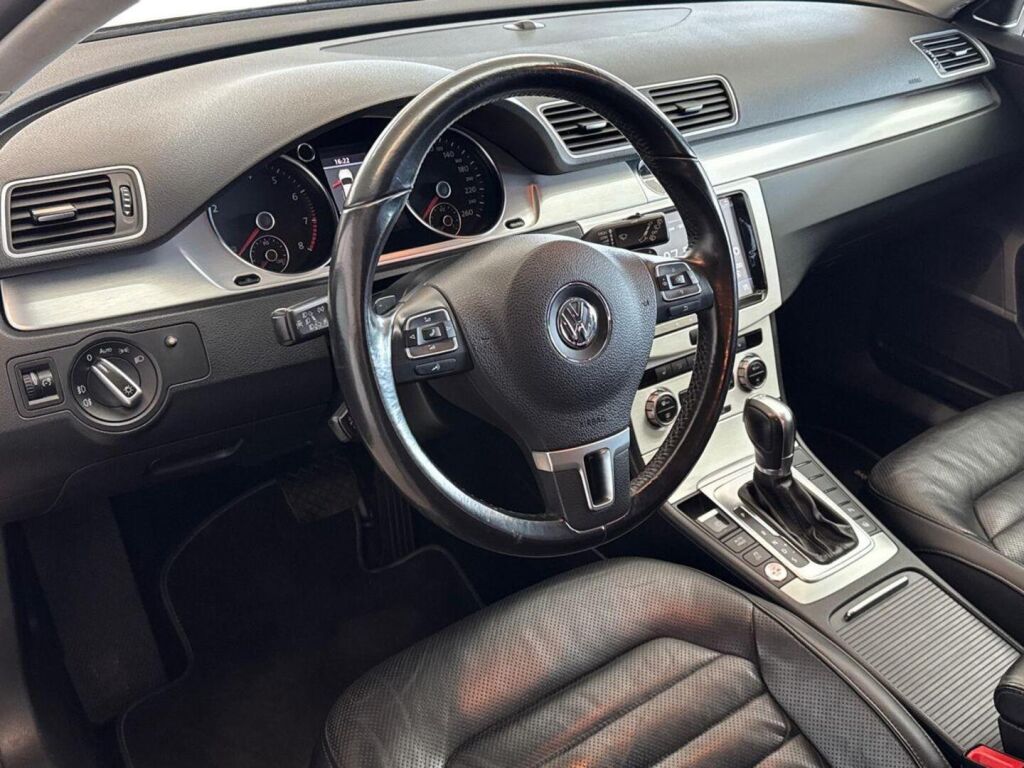 Volkswagen Passat 2012 Valkoinen