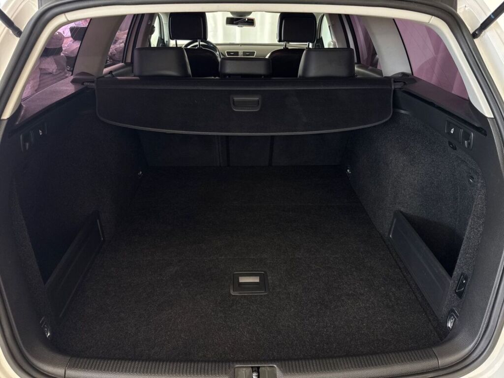 Volkswagen Passat 2012 Valkoinen