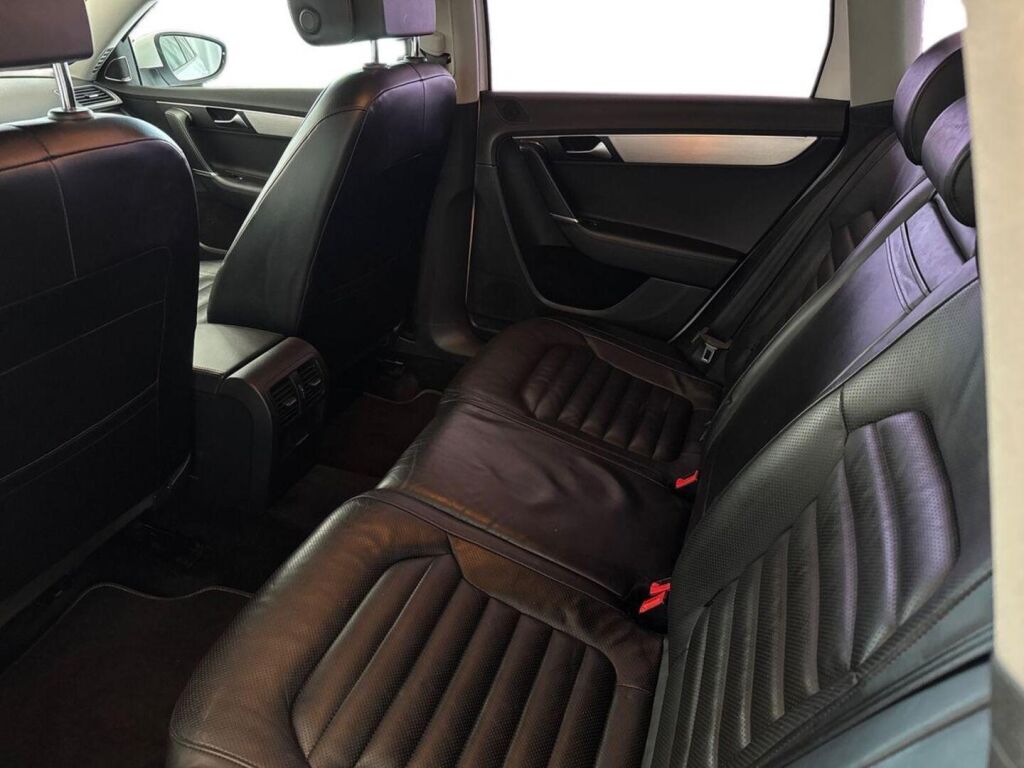 Volkswagen Passat 2012 Valkoinen