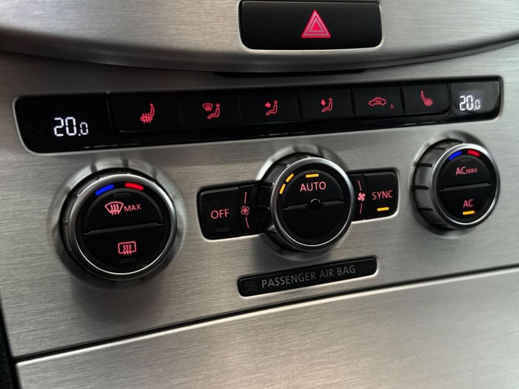 Volkswagen Passat 2012 Valkoinen