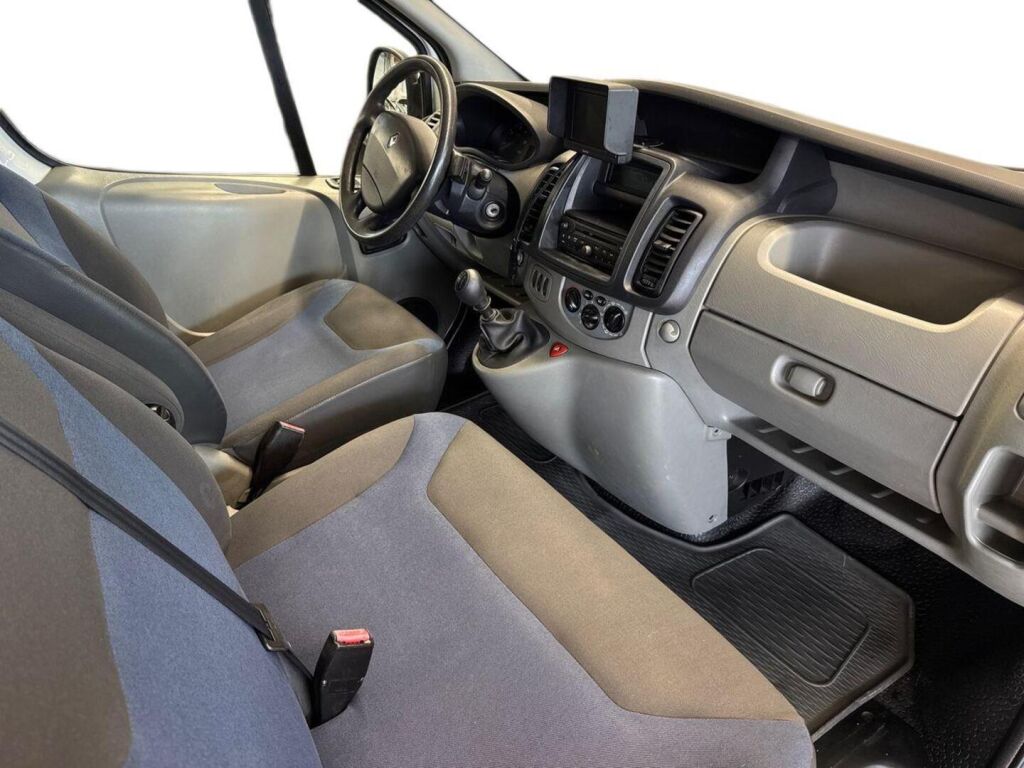 Renault Trafic 2012 Valkoinen