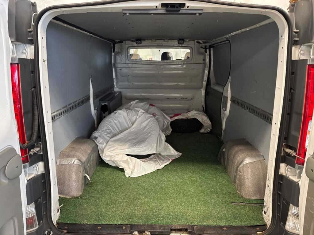 Renault Trafic 2012 Valkoinen