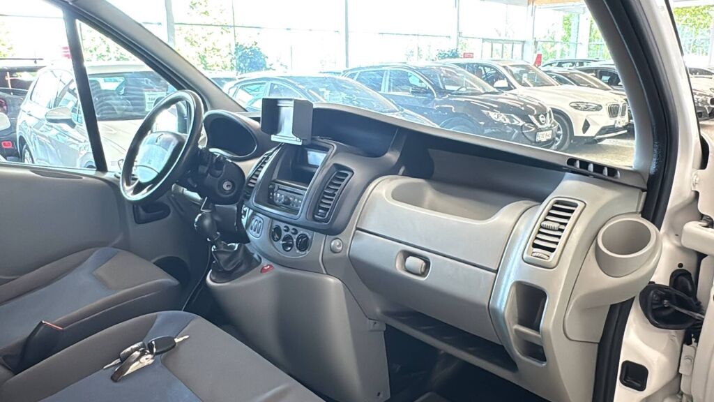 Renault Trafic 2012 Valkoinen