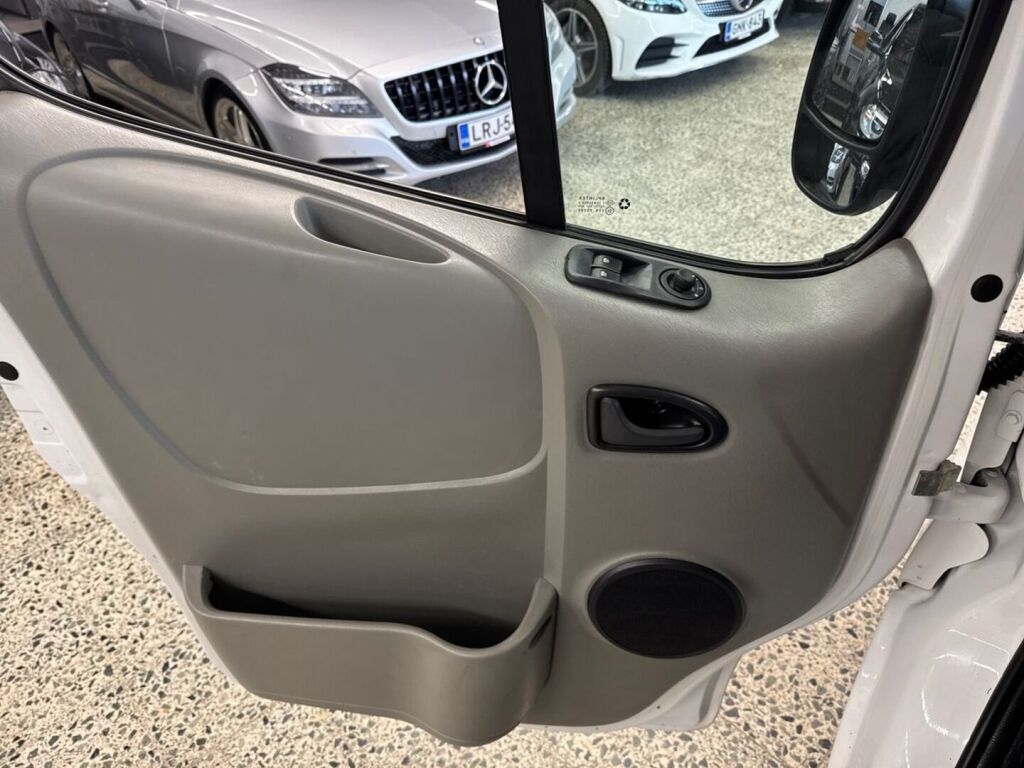 Renault Trafic 2012 Valkoinen