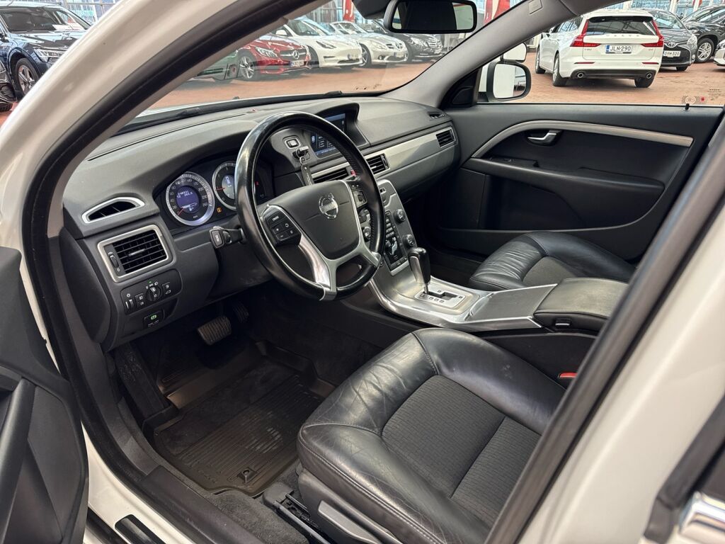 Volvo V70 2012 Valkoinen
