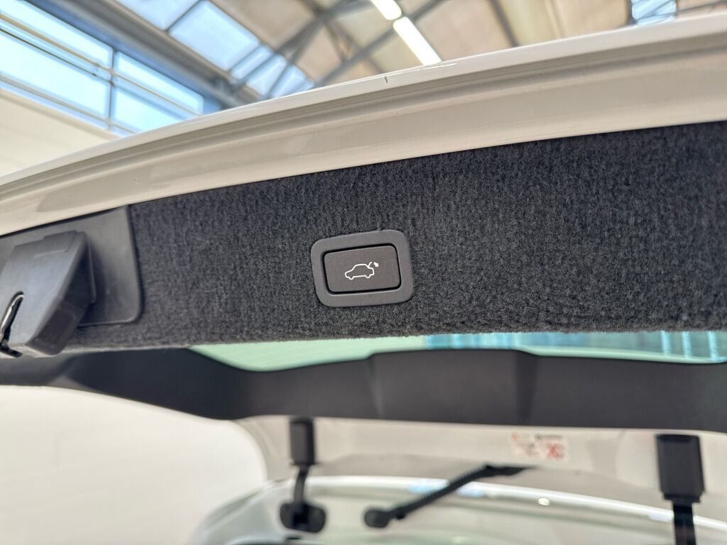 Volvo V70 2012 Valkoinen