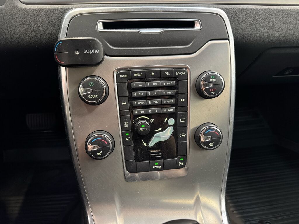 Volvo V70 2012 Valkoinen