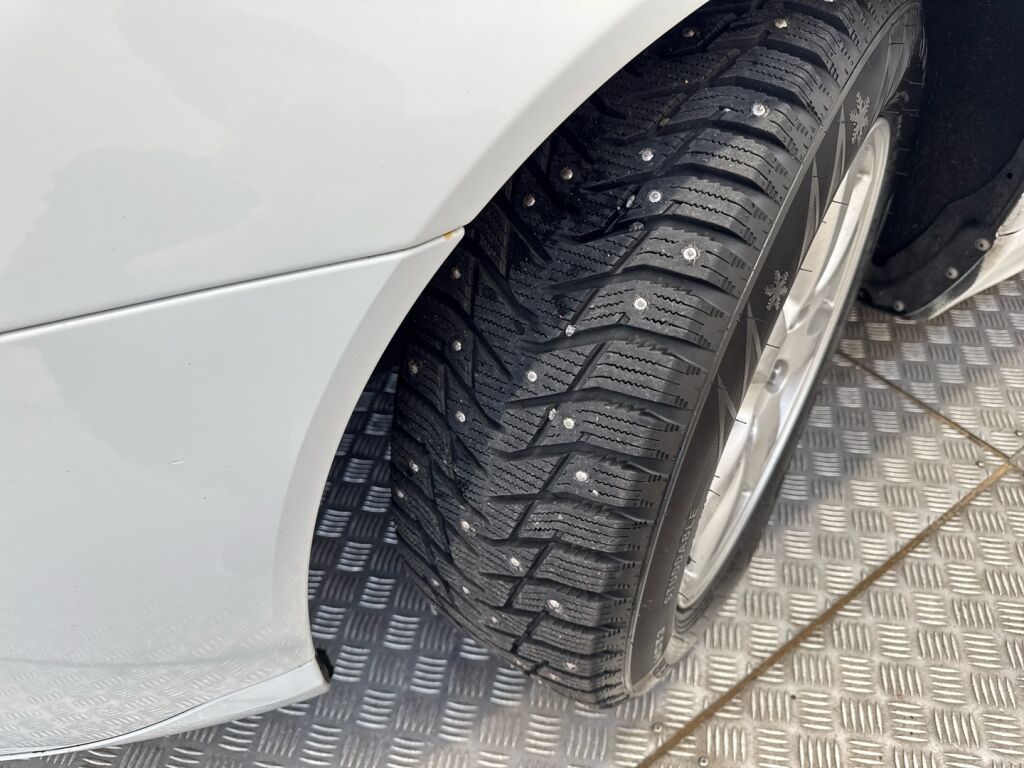 Volvo V70 2012 Valkoinen