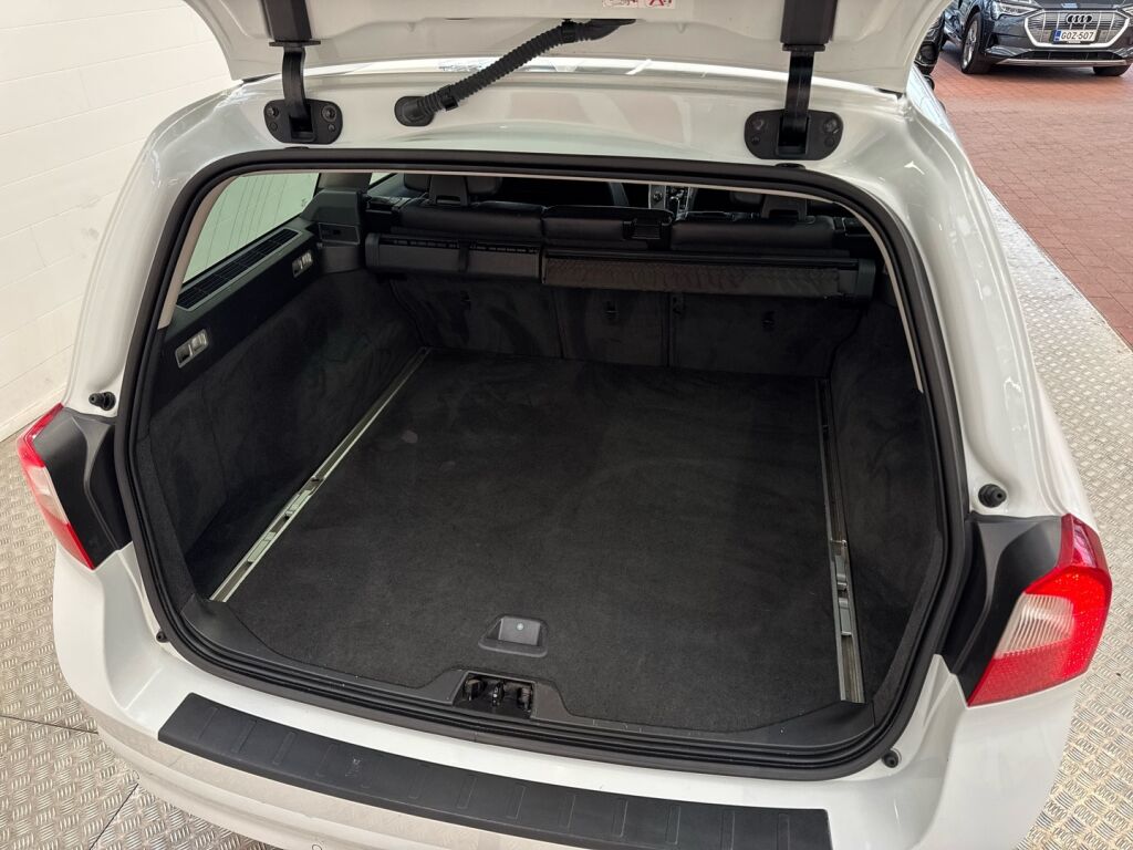 Volvo V70 2012 Valkoinen