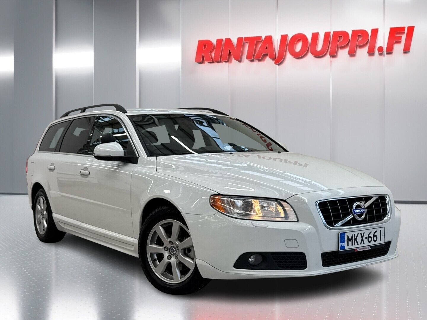 Valkoinen Volvo V70