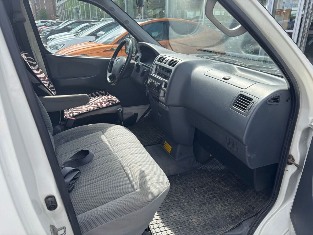 Toyota Hiace 2008 Valkoinen