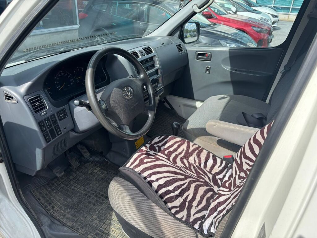 Toyota Hiace 2008 Valkoinen