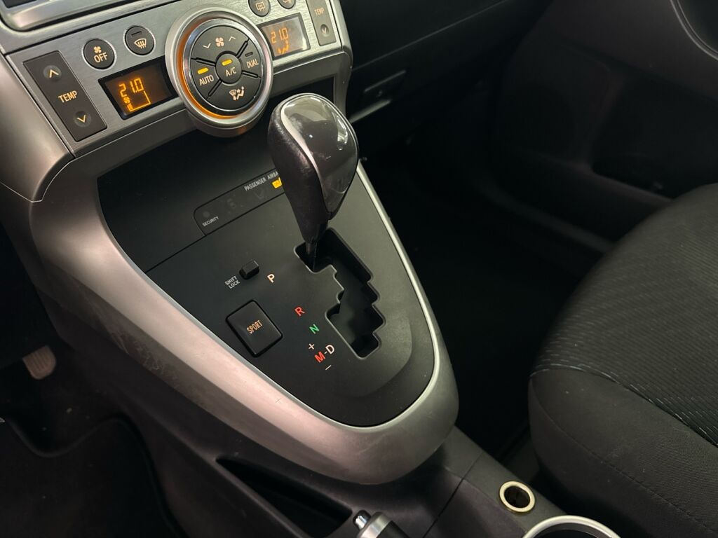 Toyota Verso 2013 Musta