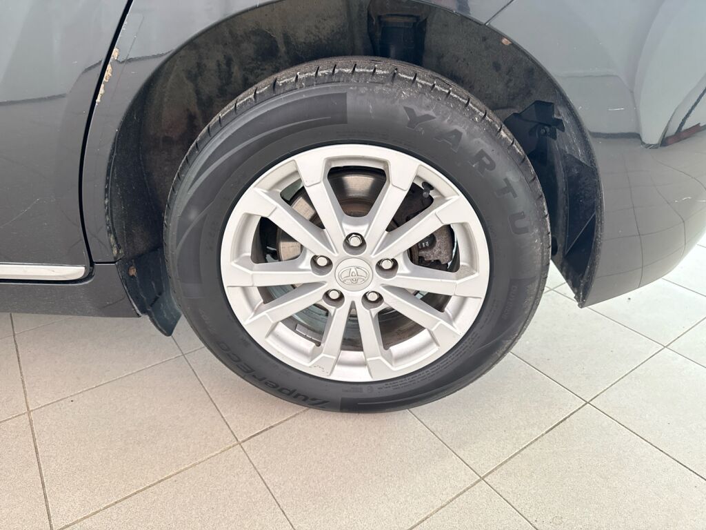 Toyota Verso 2013 Musta