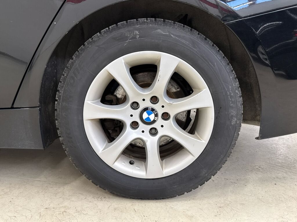 BMW 318 2013 Musta