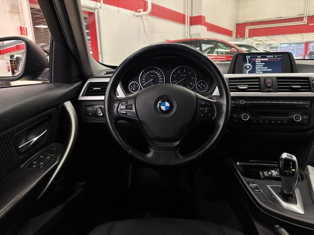 BMW 318 2013 Musta