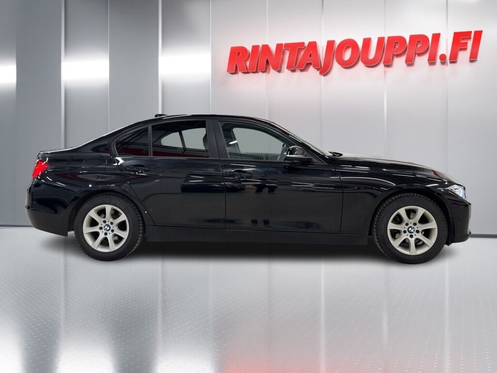 BMW 318 2013 Musta