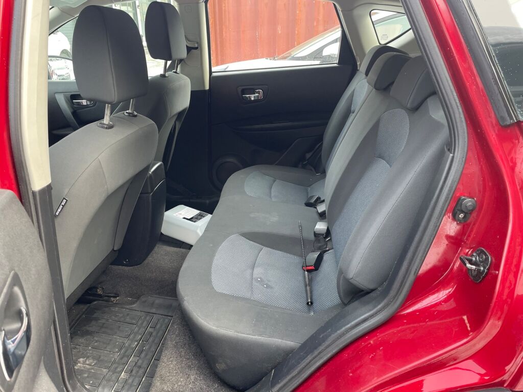 Nissan Qashqai 2012 Punainen