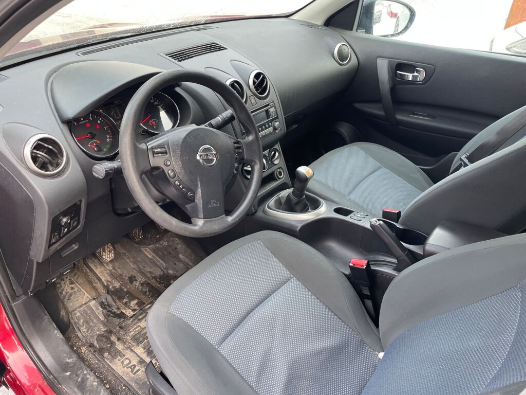 Nissan Qashqai 2012 Punainen