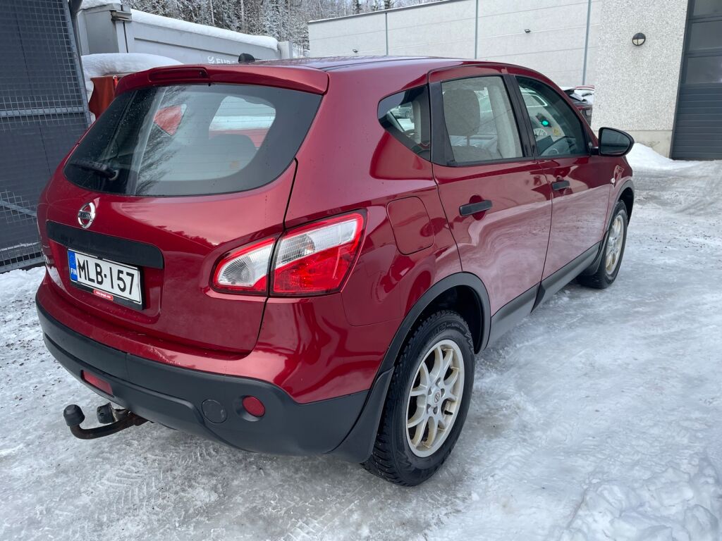 Nissan Qashqai 2012 Punainen