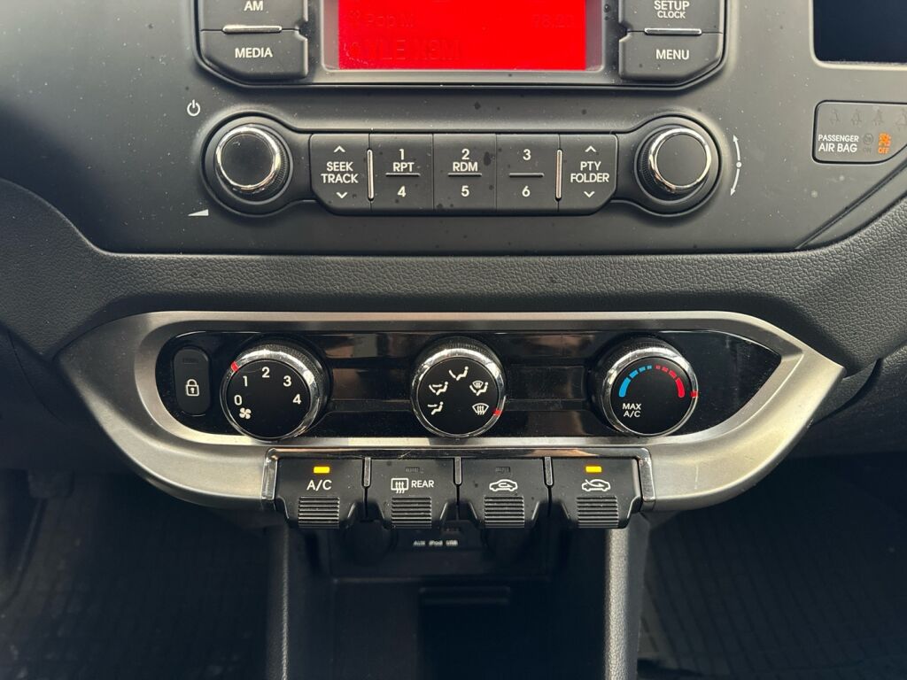 Kia Rio 2013 Ruskea (beige)