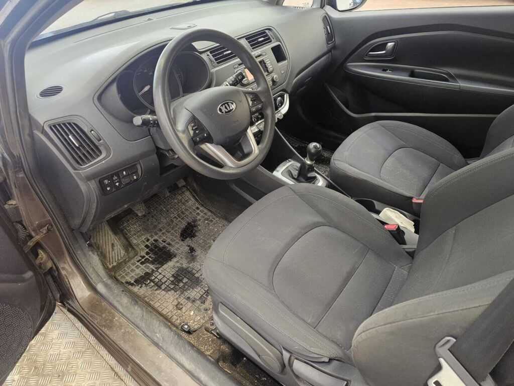 Kia Rio 2013 Ruskea (beige)