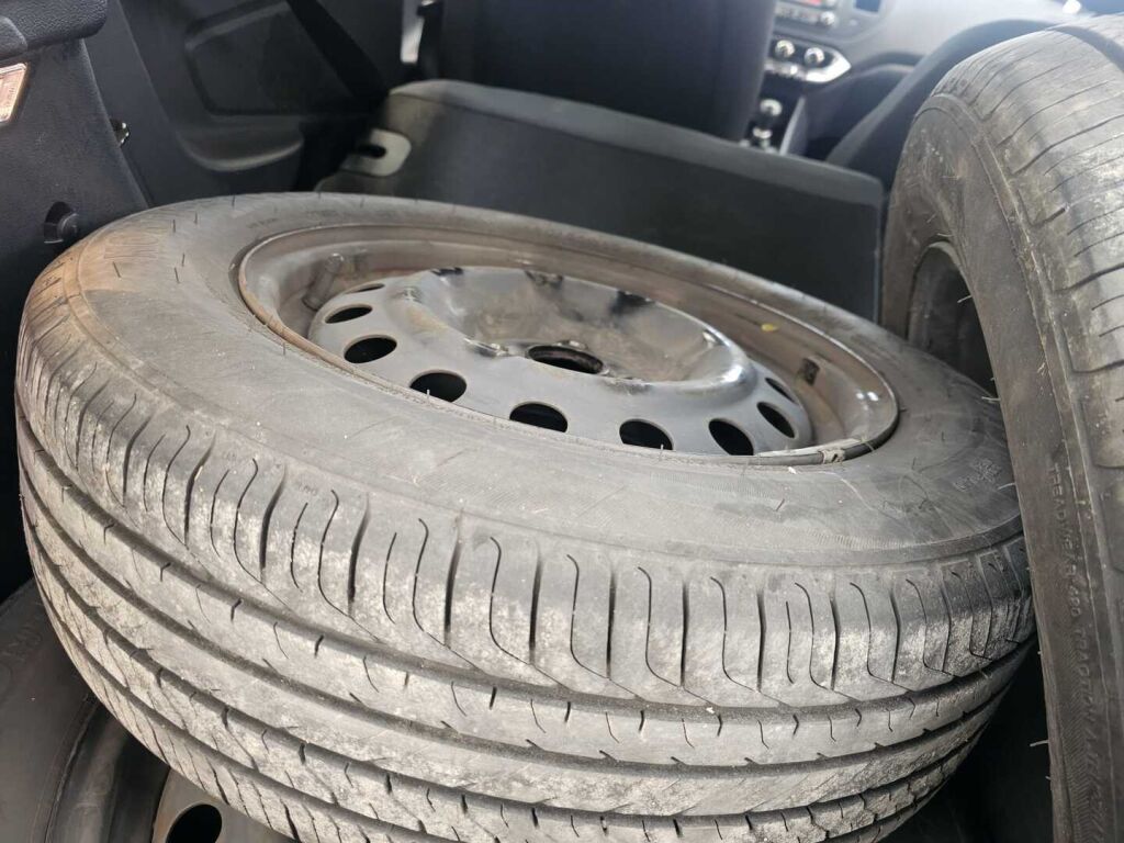 Kia Rio 2013 Ruskea (beige)