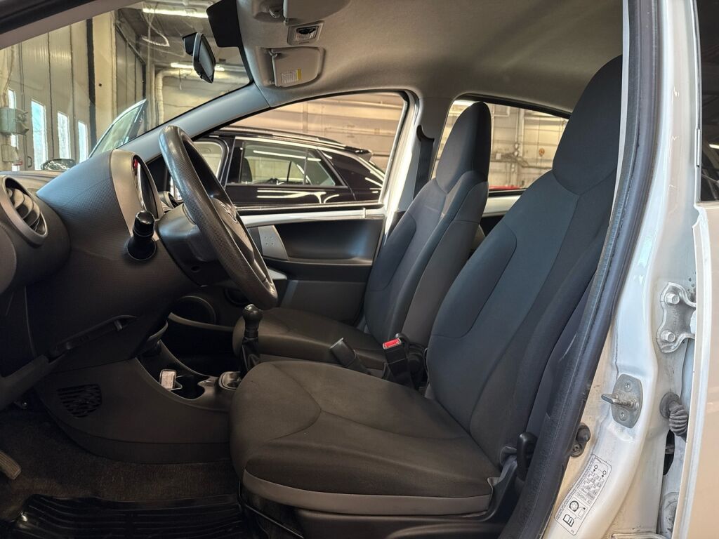 Toyota AYGO 2013 Valkoinen