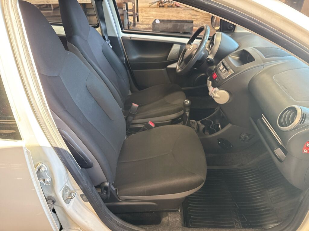 Toyota AYGO 2013 Valkoinen