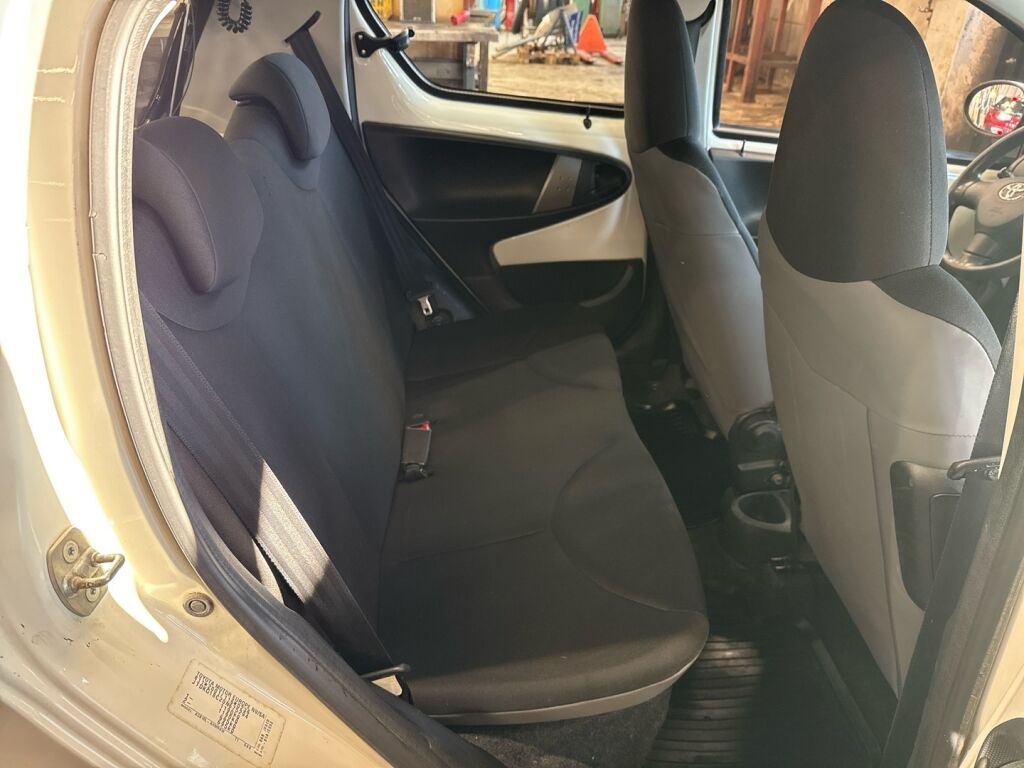 Toyota AYGO 2013 Valkoinen