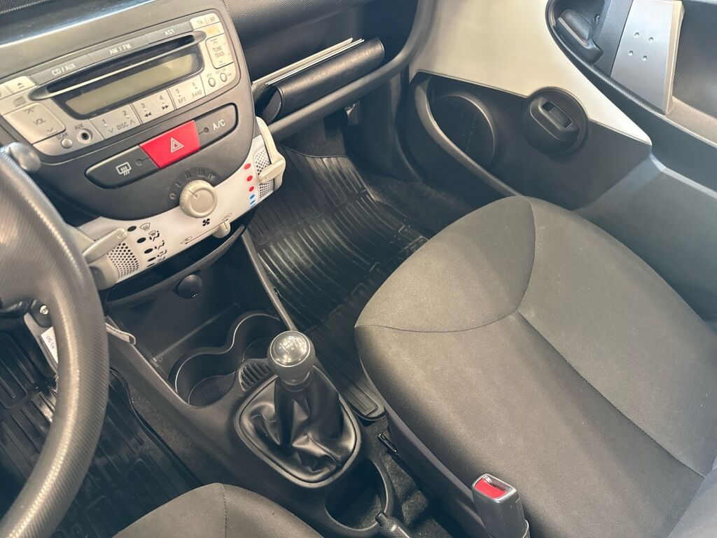 Toyota AYGO 2013 Valkoinen