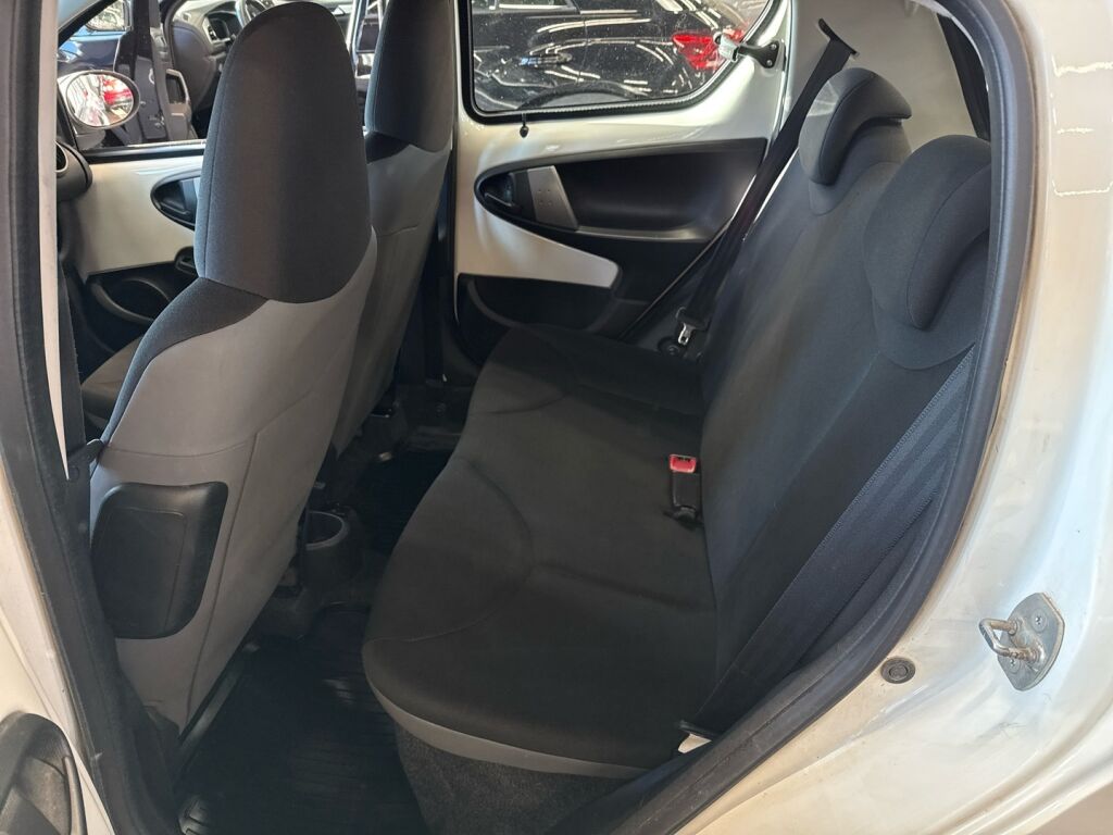 Toyota AYGO 2013 Valkoinen